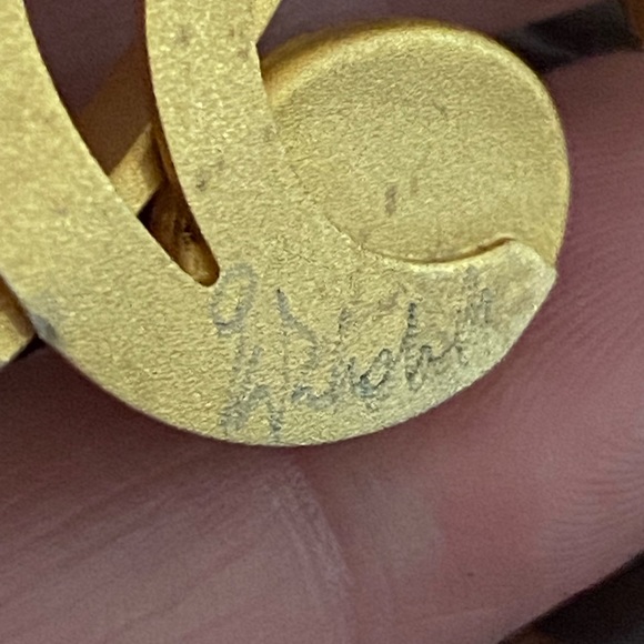 Modernist Gold Tone Faux Stone Pieced Earrings Artist Signed - Picture 4 of 8